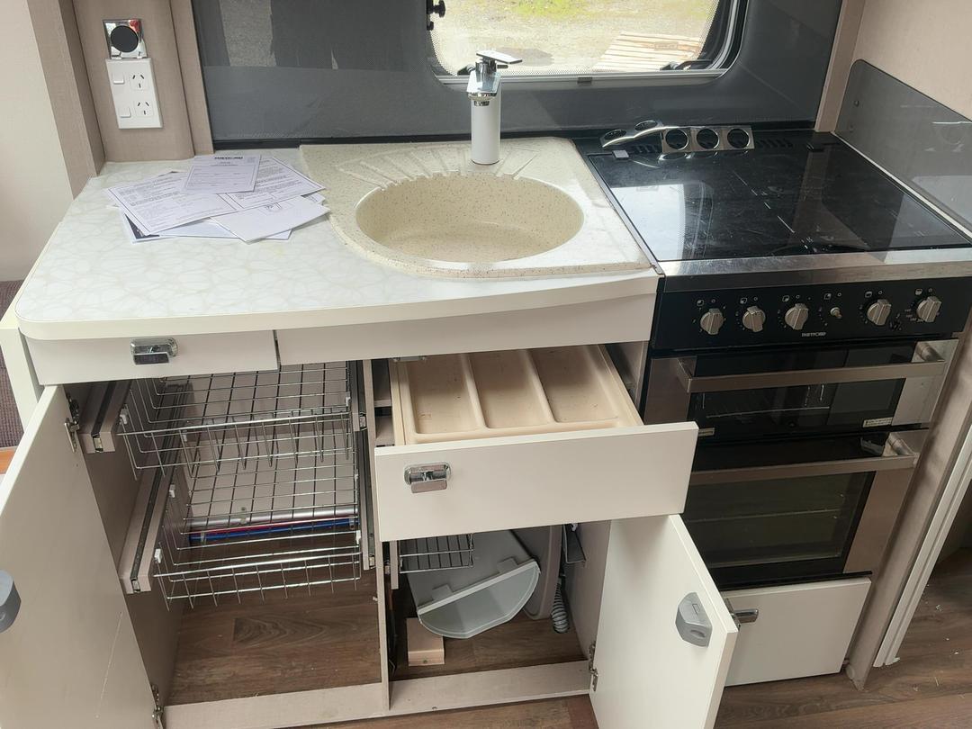 Photo '21' of Sterling Eccles SE Caravan - Tandem