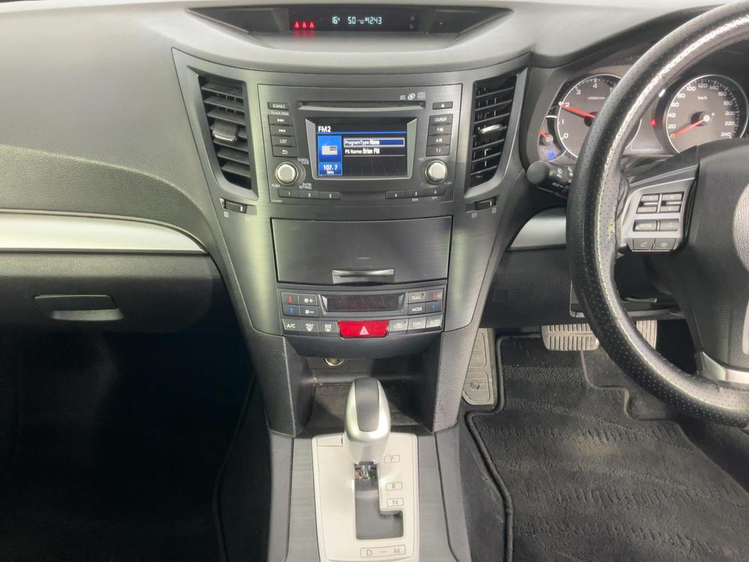 Photo '18' of Subaru Legacy