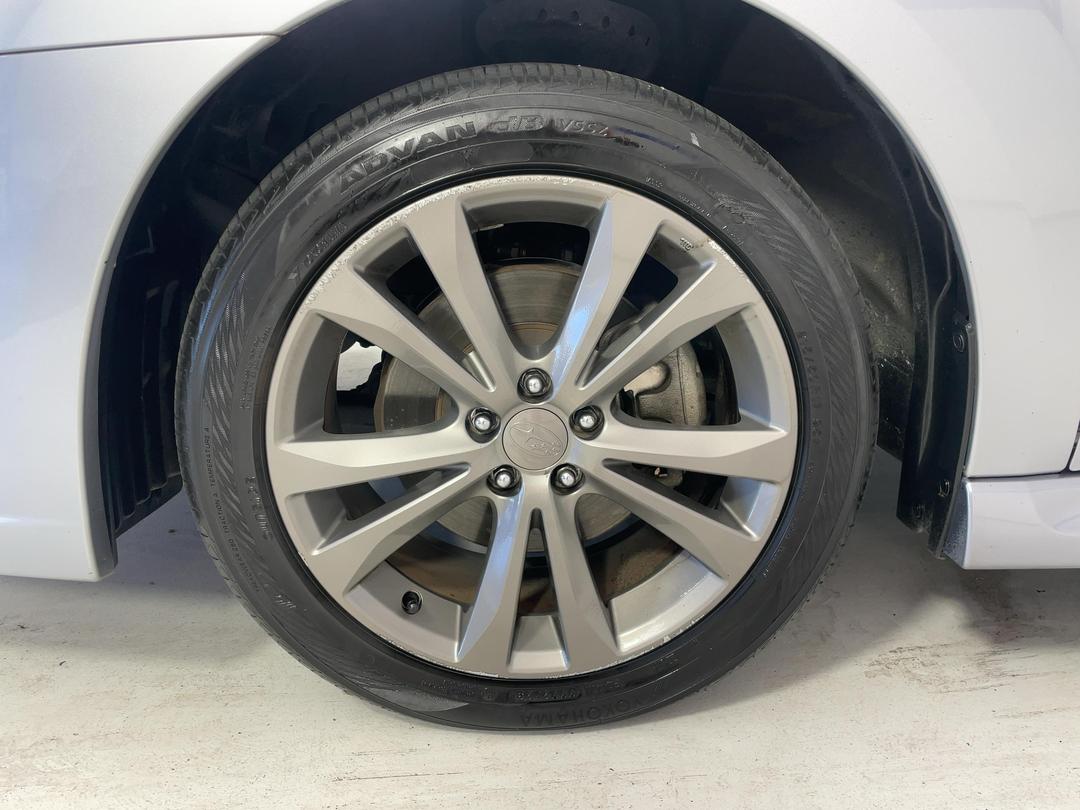 Photo '10' of Subaru Legacy