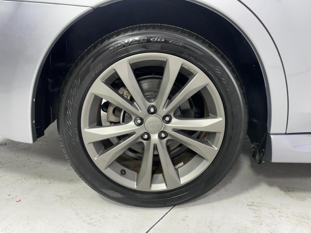 Photo '12' of Subaru Legacy