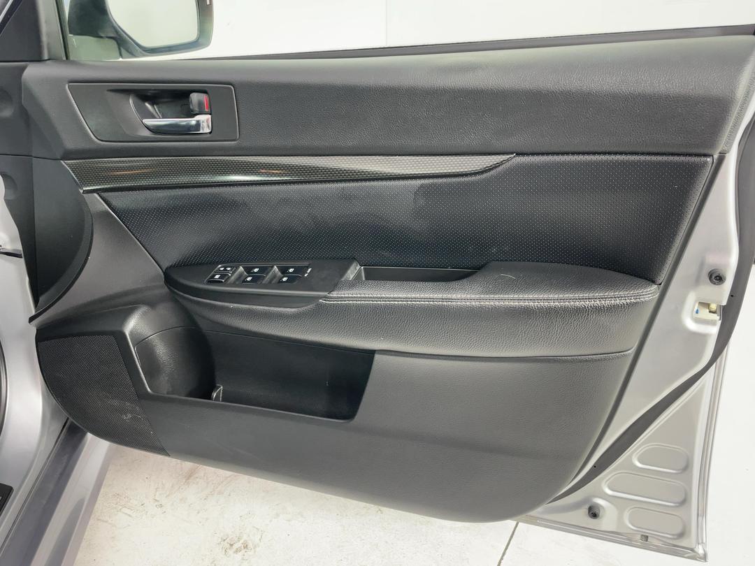 Photo '15' of Subaru Legacy