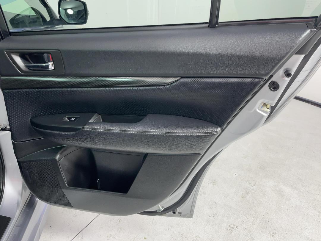 Photo '19' of Subaru Legacy