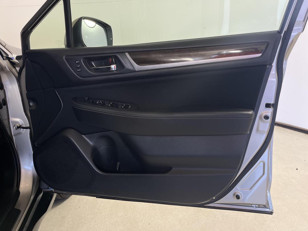 Photo '15' of Subaru Outback