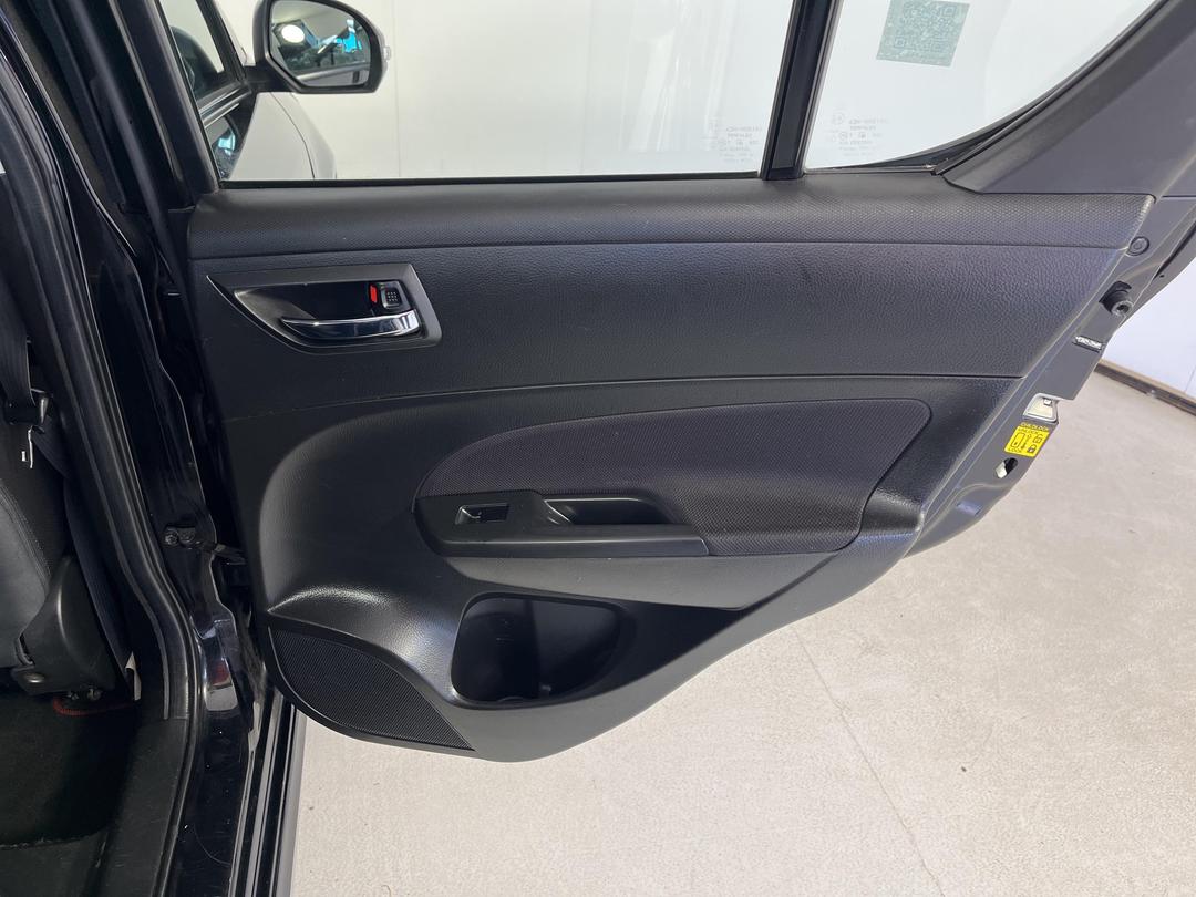 Photo '19' of Suzuki Swift