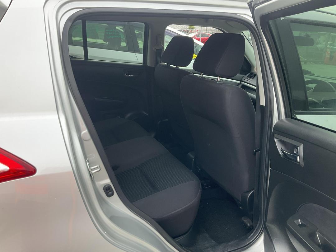 Photo '12' of Suzuki Swift