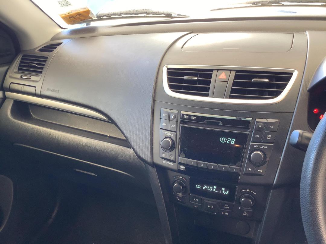 Photo '15' of Suzuki Swift