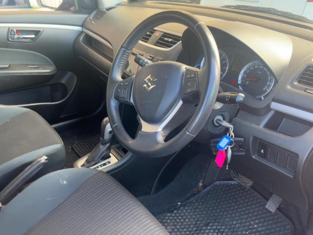 Photo '10' of Suzuki Swift Glxab Photo '10' of Suzuki Swift Glxab