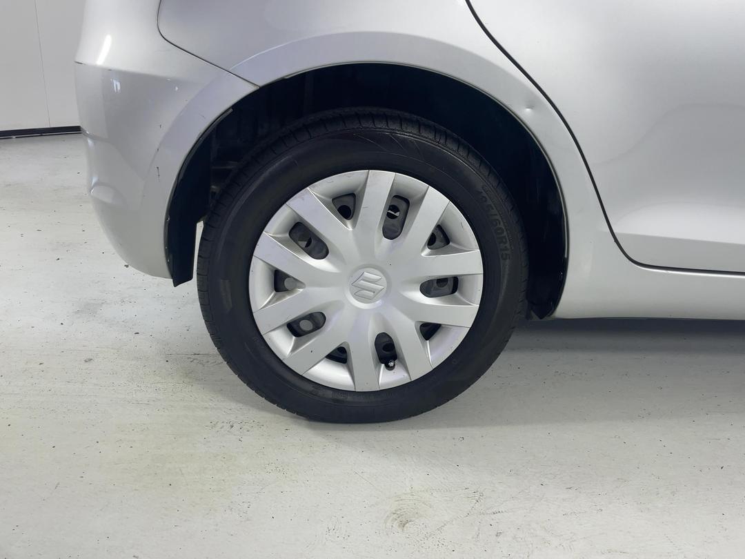 Photo '12' of Suzuki Swift
