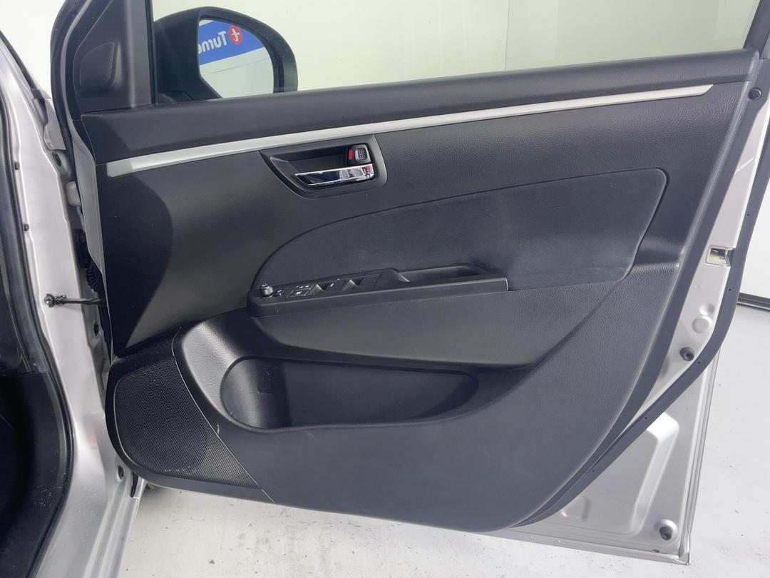 Photo '15' of Suzuki Swift