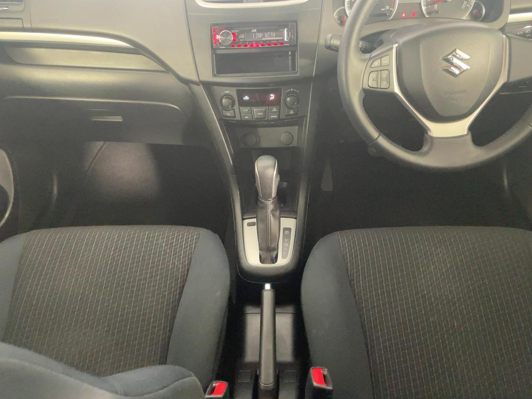 Photo '18' of Suzuki Swift