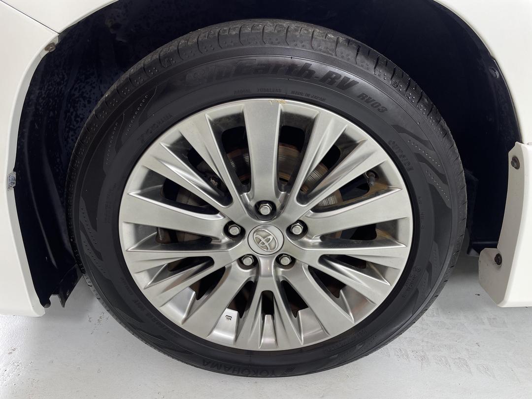 Photo '10' of Toyota Alphard