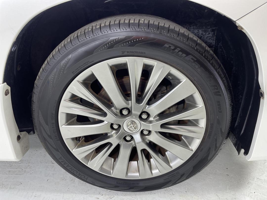 Photo '9' of Toyota Alphard