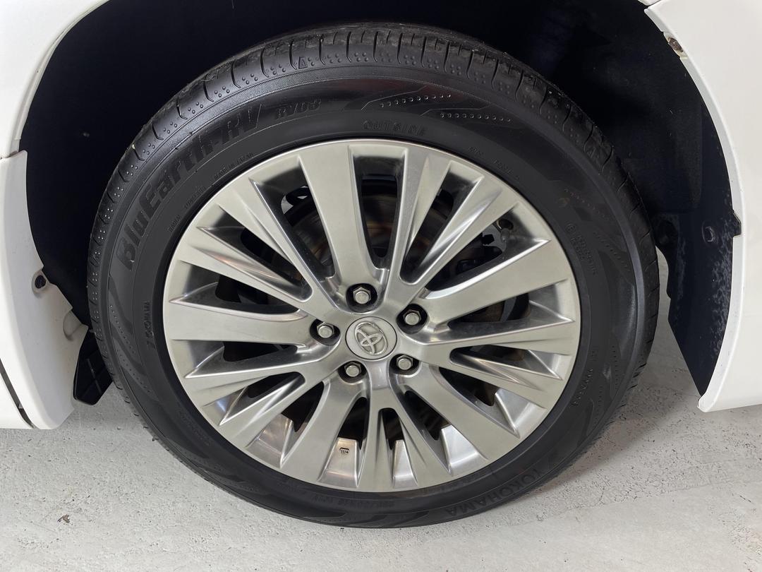 Photo '11' of Toyota Alphard