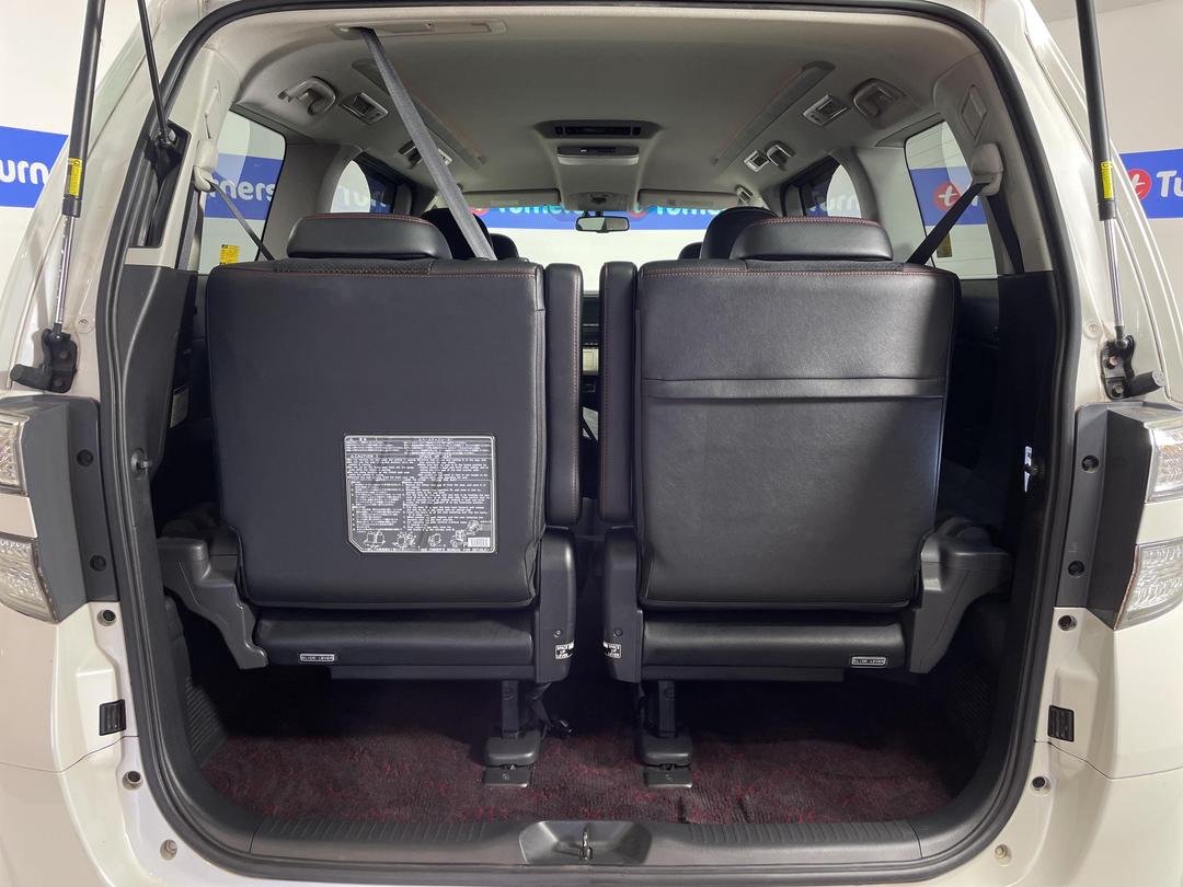 Photo '14' of Toyota Alphard