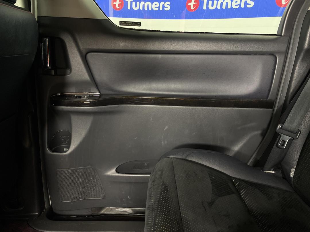 Photo '19' of Toyota Alphard