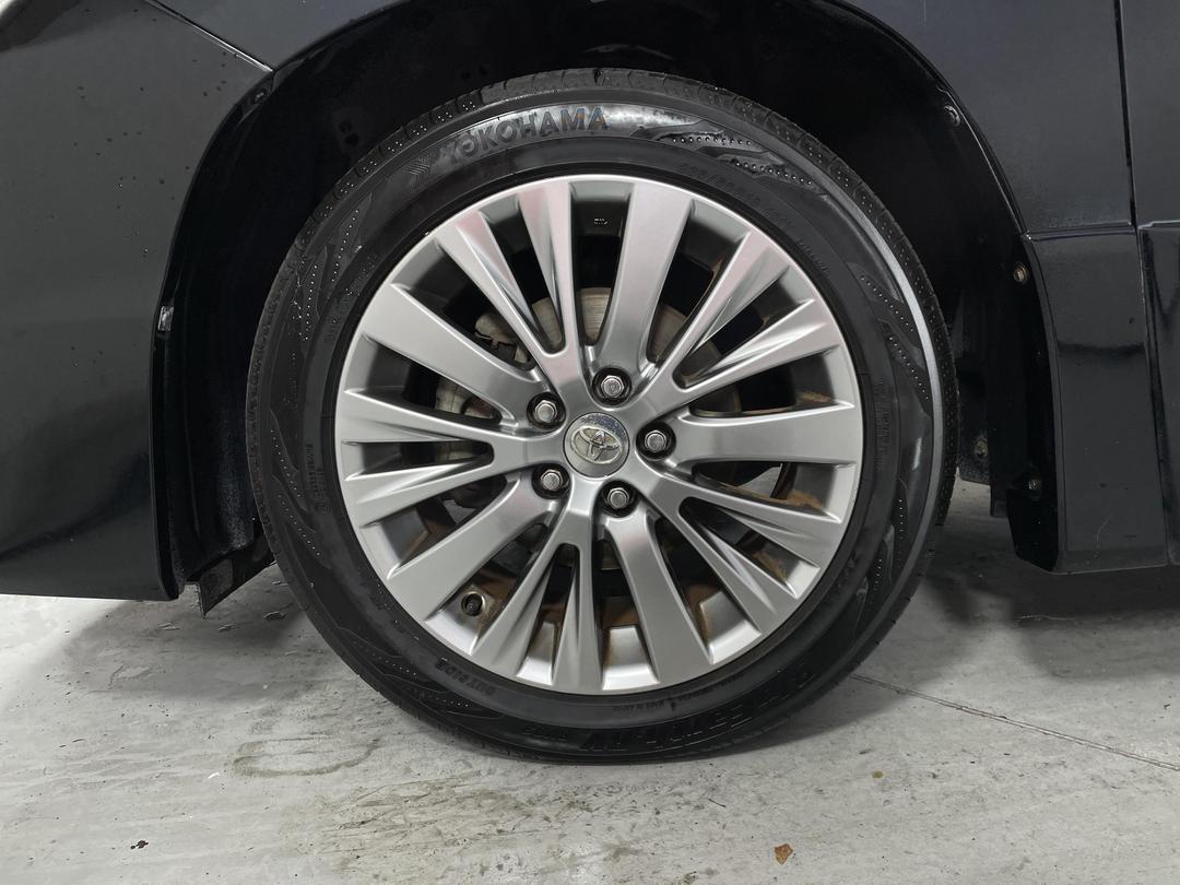 Photo '10' of Toyota Alphard