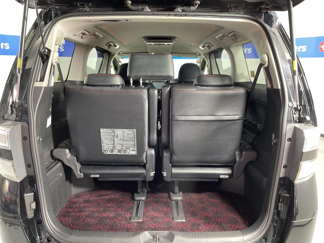 Photo '14' of Toyota Alphard
