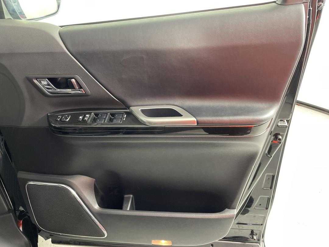 Photo '15' of Toyota Alphard