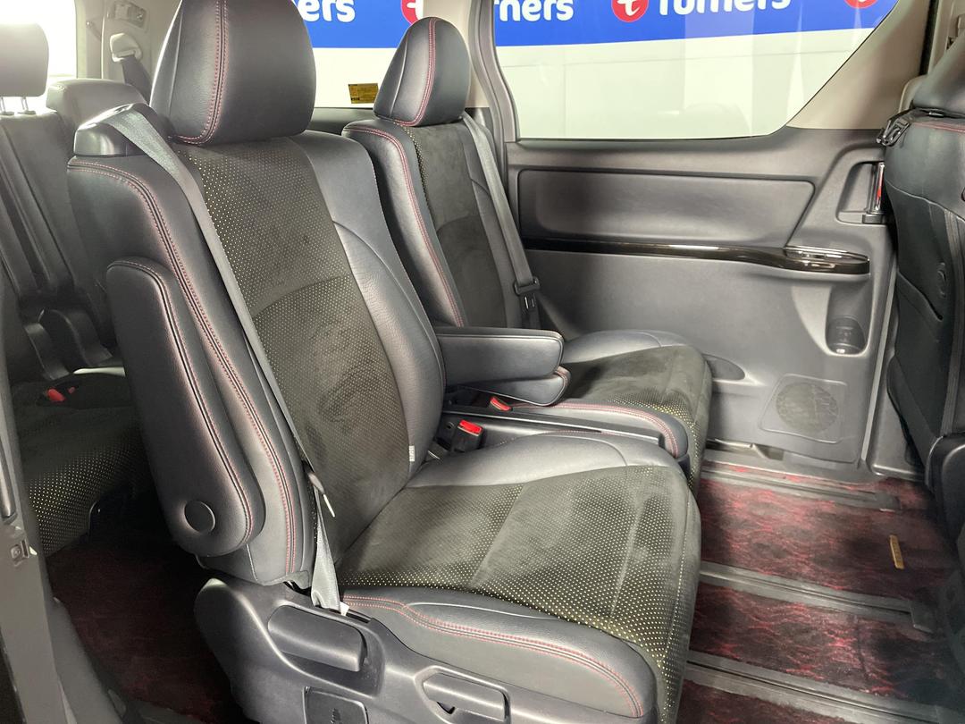 Photo '19' of Toyota Alphard