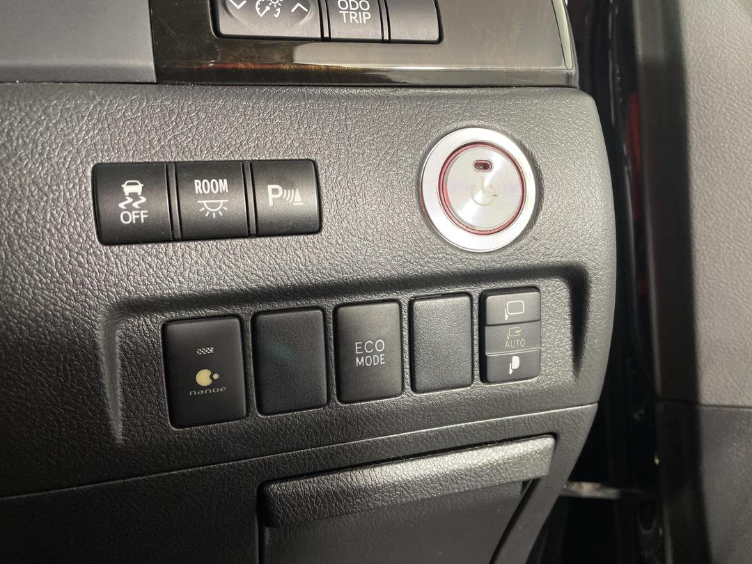 Photo '25' of Toyota Alphard