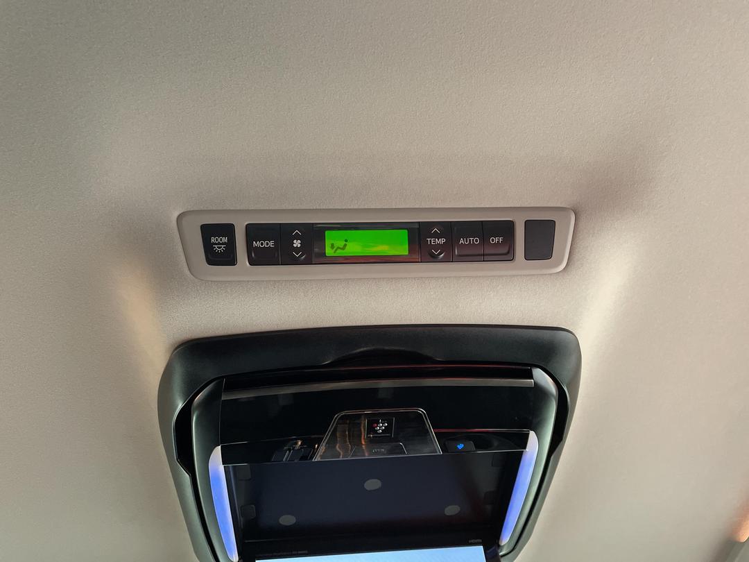 Photo '32' of Toyota Alphard