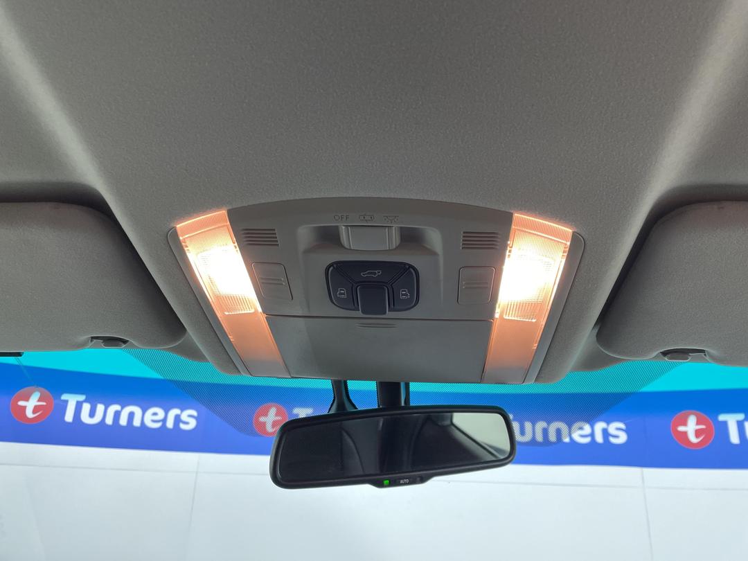 Photo '33' of Toyota Alphard