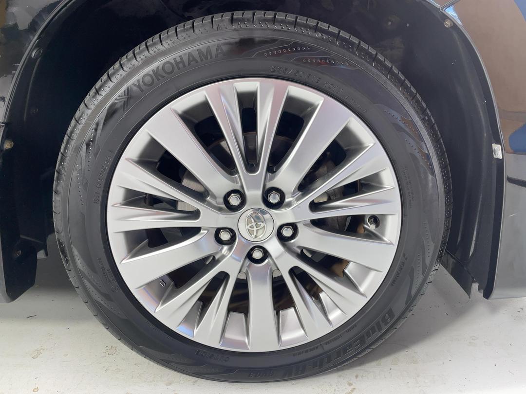 Photo '9' of Toyota Alphard