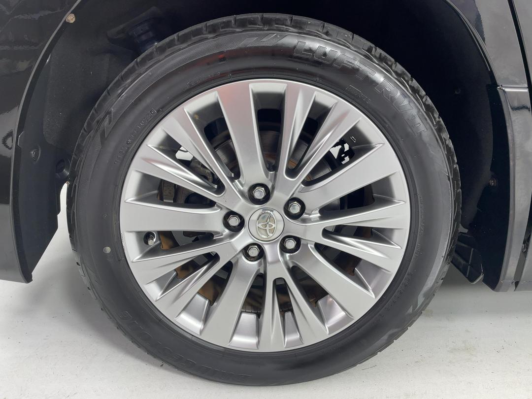Photo '12' of Toyota Alphard