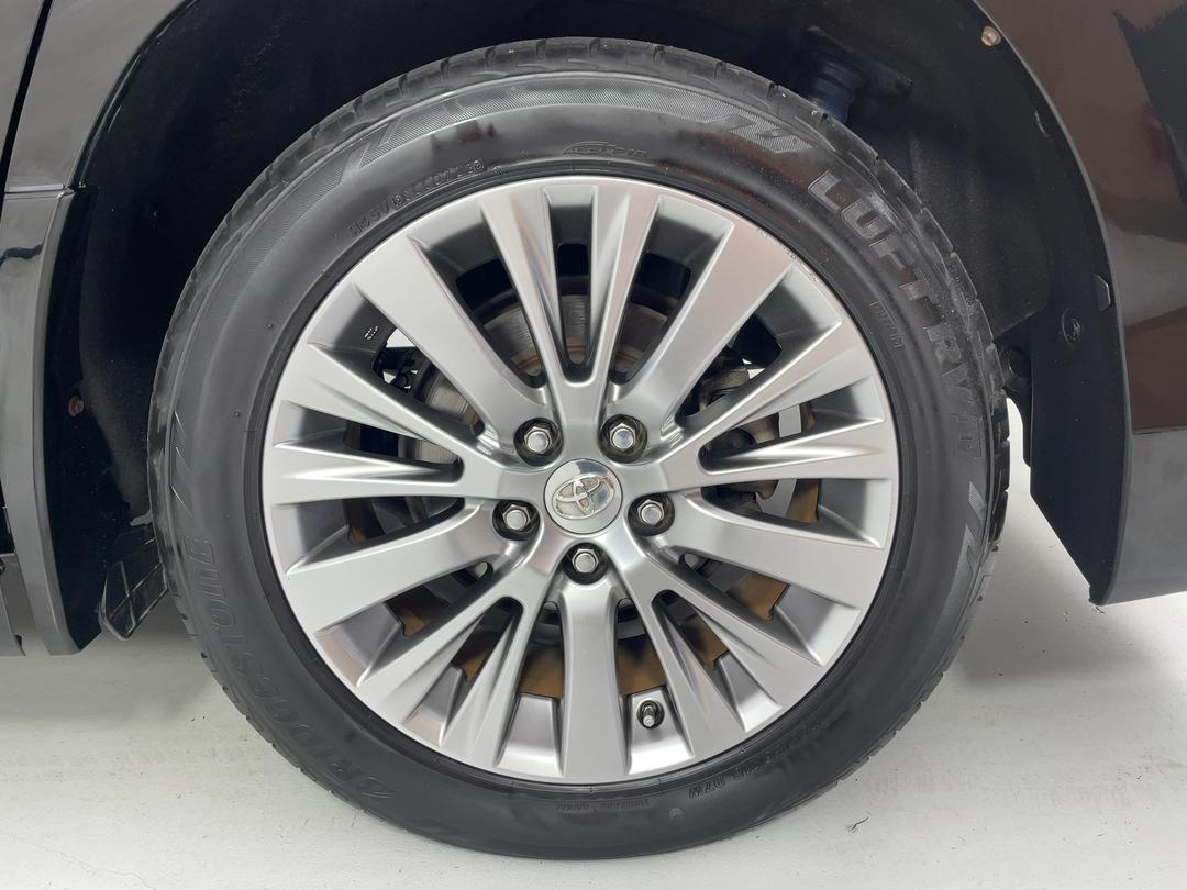 Photo '11' of Toyota Alphard