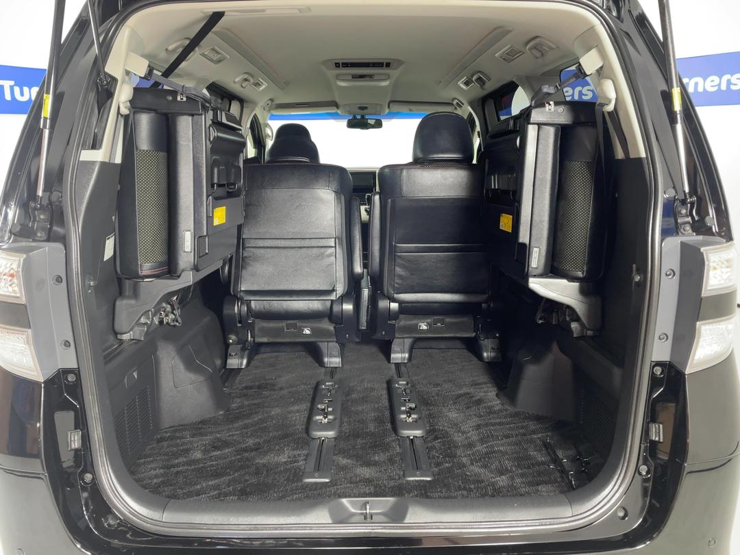 Photo '14' of Toyota Alphard