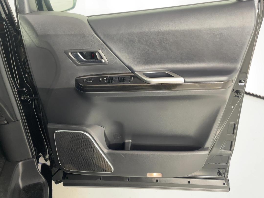 Photo '15' of Toyota Alphard