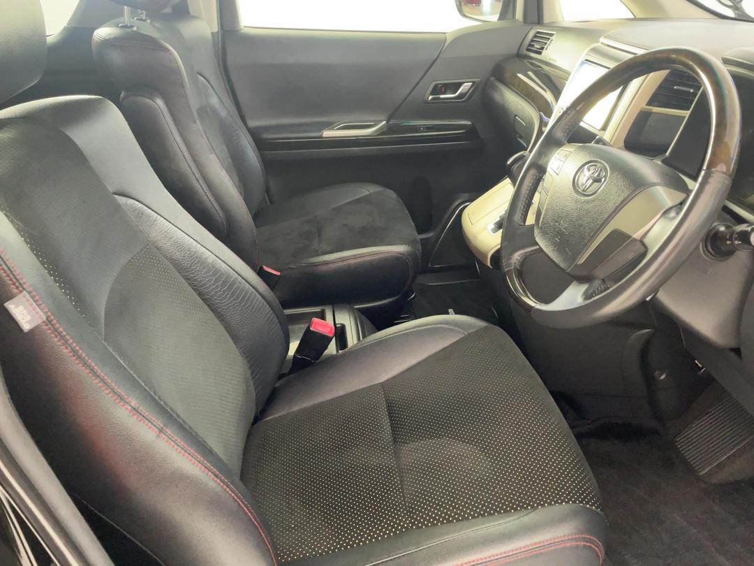 Photo '16' of Toyota Alphard