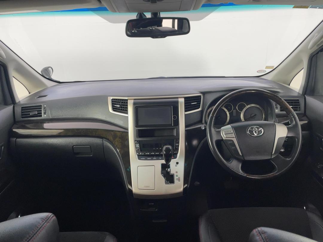 Photo '17' of Toyota Alphard
