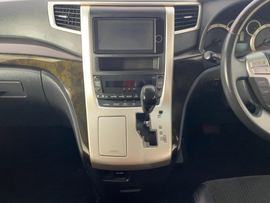 Photo '18' of Toyota Alphard