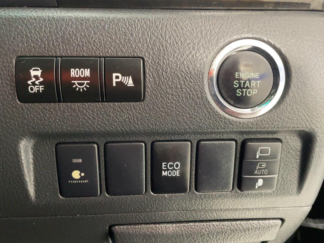 Photo '22' of Toyota Alphard
