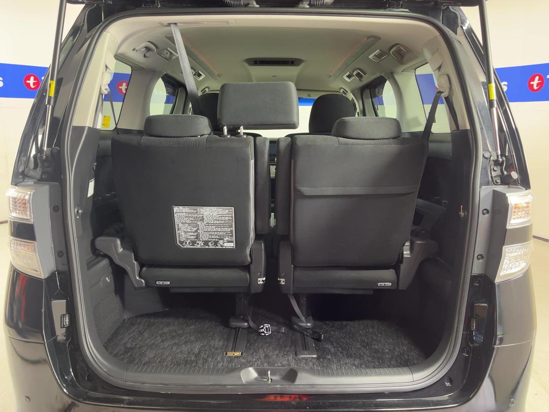 Photo '14' of Toyota Alphard
