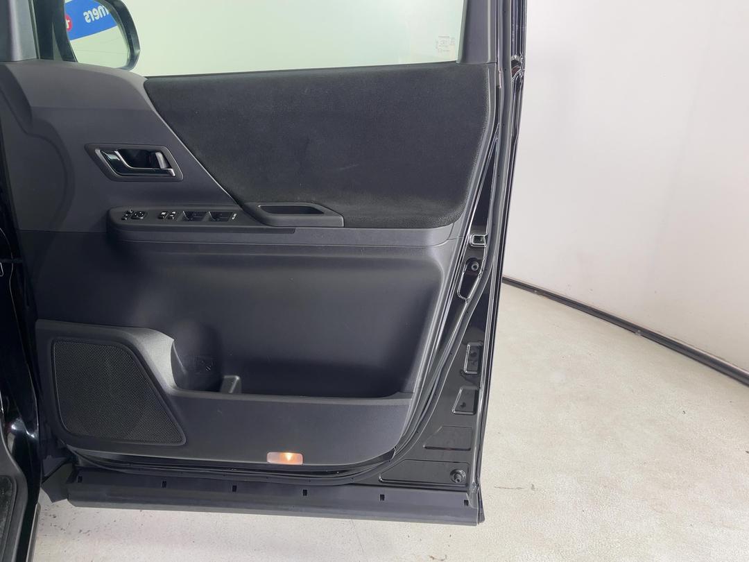 Photo '15' of Toyota Alphard