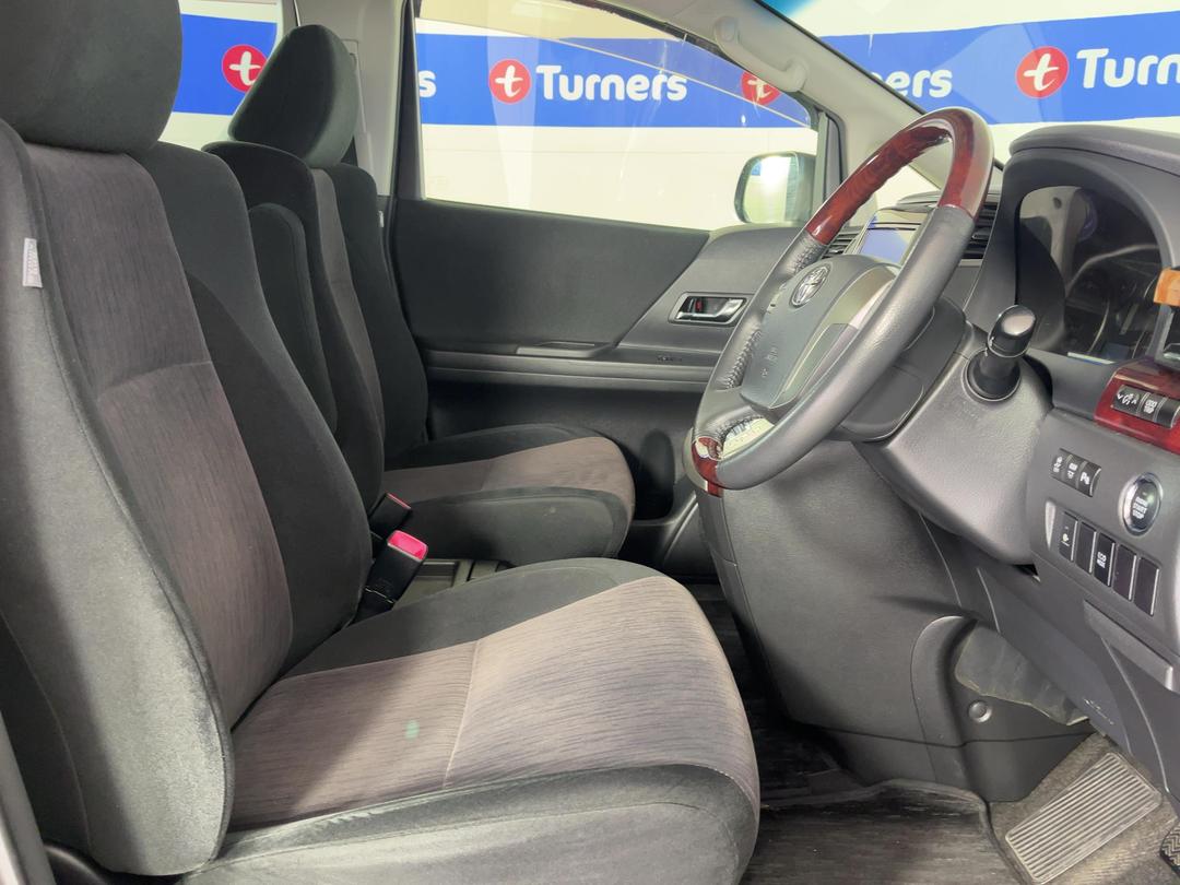 Photo '16' of Toyota Alphard
