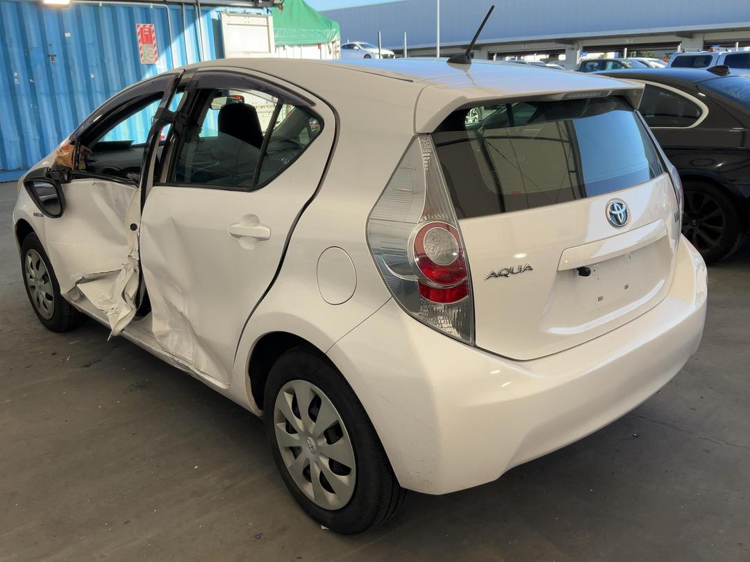 Photo '4' of Toyota Aqua