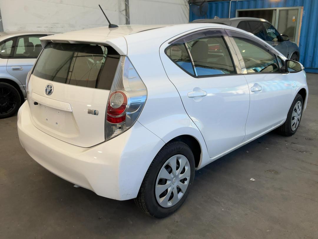 Photo '6' of Toyota Aqua