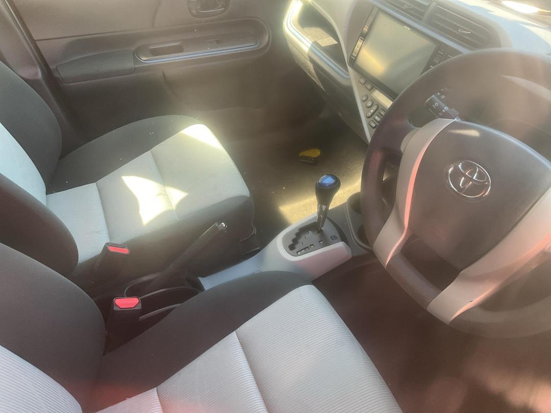 Photo '29' of Toyota Aqua Hybrid