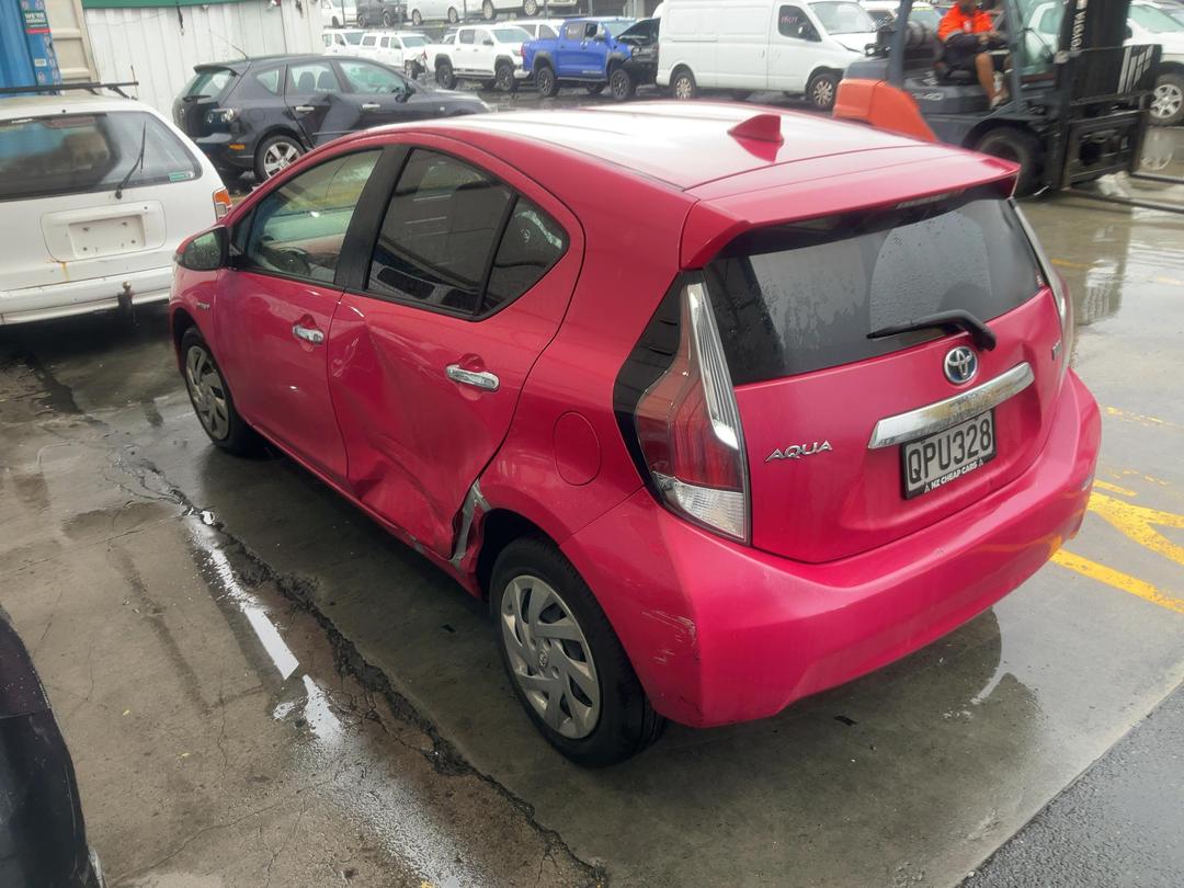 Photo '4' of Toyota Aqua