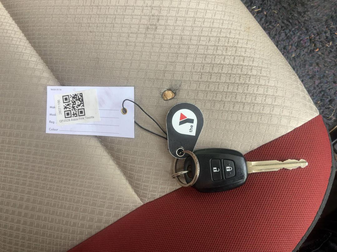 Photo '18' of Toyota Aqua