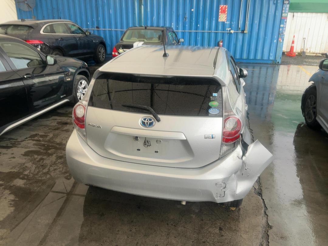 Photo '12' of Toyota Aqua