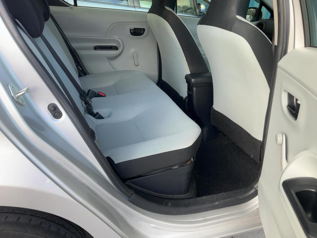 Photo '23' of Toyota Aqua