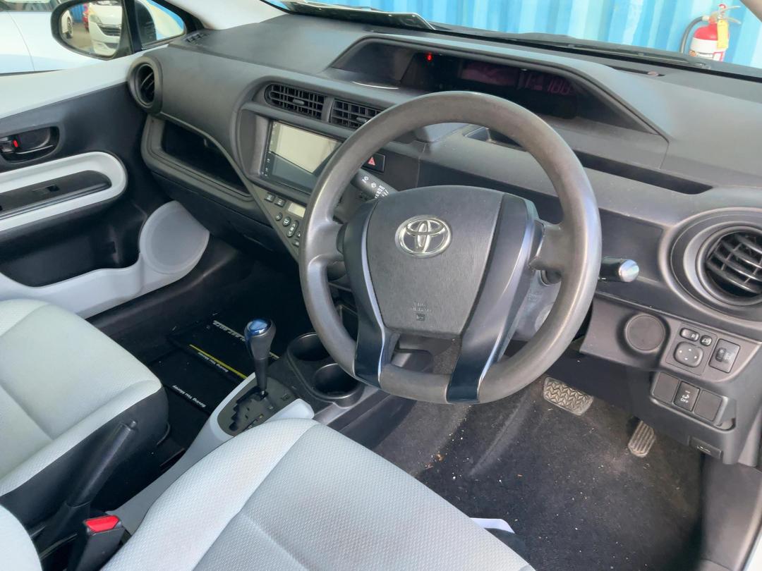 Photo '25' of Toyota Aqua