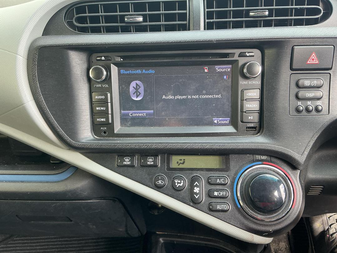 Photo '12' of Toyota Aqua