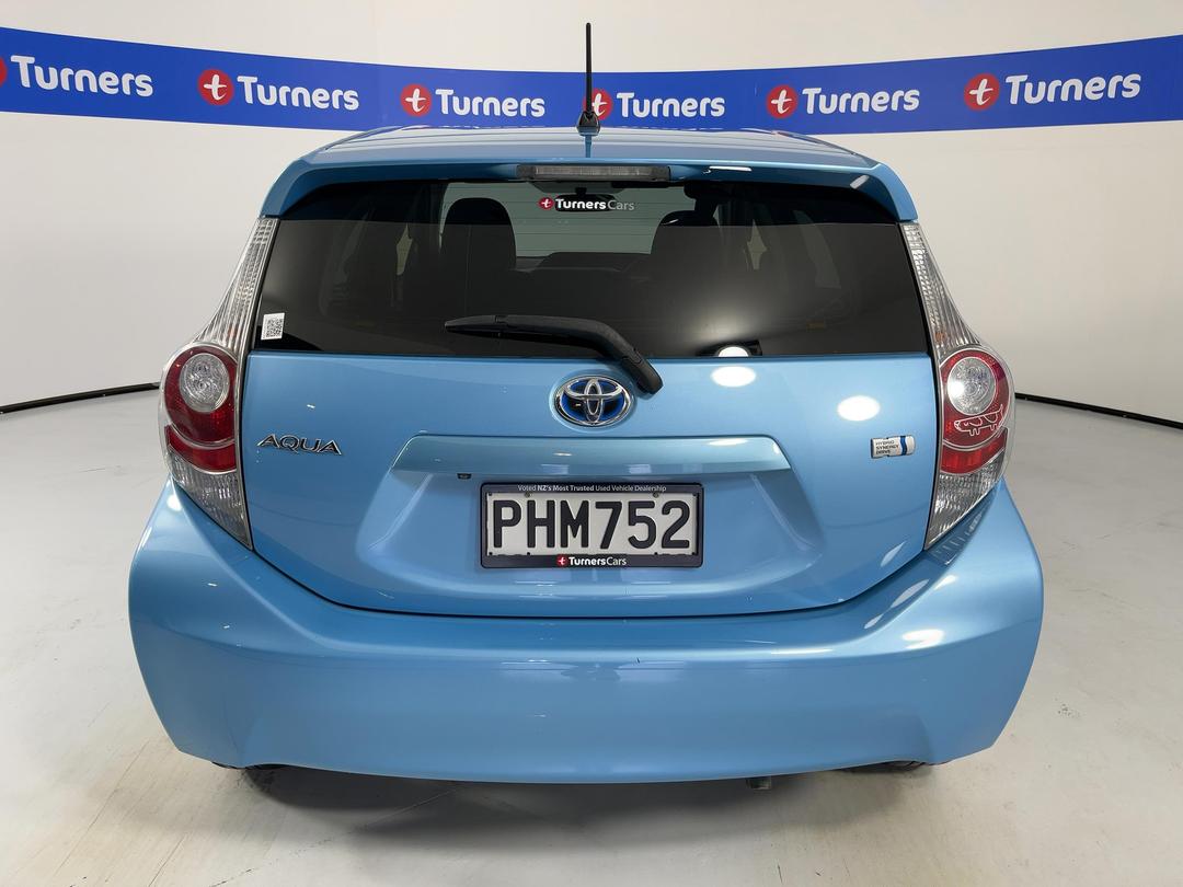 Photo '6' of Toyota Aqua