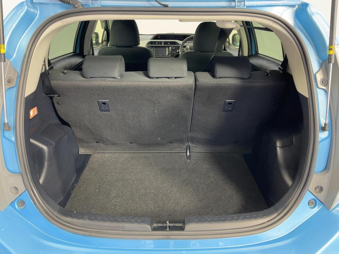 Photo '14' of Toyota Aqua