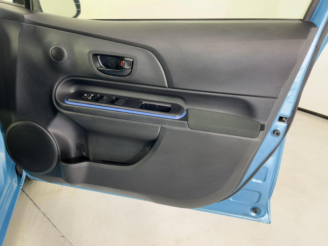 Photo '15' of Toyota Aqua